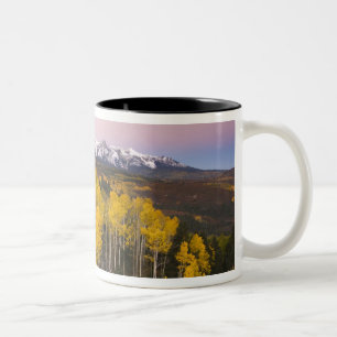 Taza Bicolor EE. UU., Colorado, Montañas Rocosas.  Amanecer en 