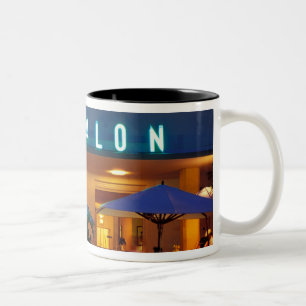 Taza Bicolor EE. UU., FL, Miami, South Beach de noche.