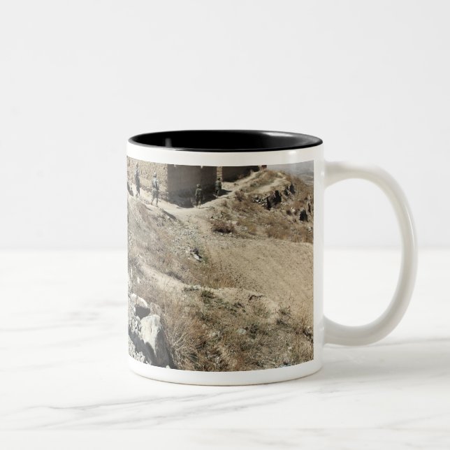 Taza Bicolor Ejército Nacional Afgano y soldados estadounidense (Derecha)