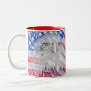 Taza Bicolor El águila calva y la bandera estadounidense