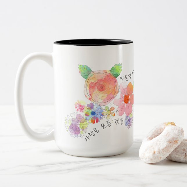 Taza Bicolor El amor hace todo lo bello que personaliza el core (Con donut)