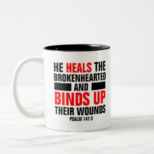 Taza Bicolor Él cura la Biblia de corazón roto Verse