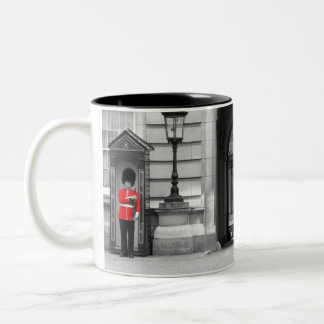 Taza Bicolor El guardia de la reina que vigila