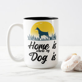 Taza Bicolor El hogar es donde está mi perro - Doberman Sunset 