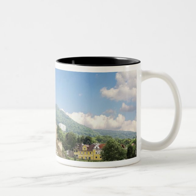Taza Bicolor El impresionante Castillo de Schonbuhel se encuent (Derecha)