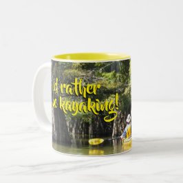 Taza Bicolor El Kayak Entre Los Árboles Ciprés