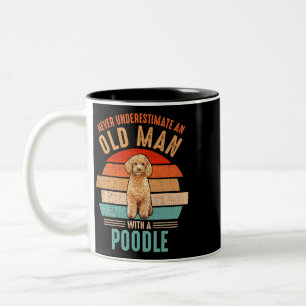 Taza Bicolor El mb Nunca Subestima A Un Viejo Con Un Carbón