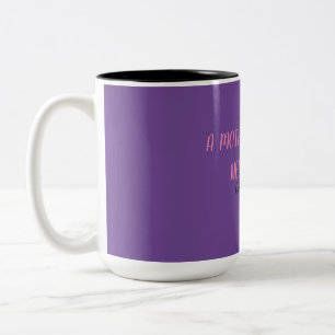 Taza Bicolor El trabajo de una madre nunca se termina