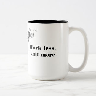 Taza Bicolor El trabajo menos, hace punto más