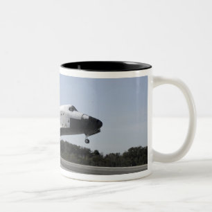 Taza Bicolor El transbordador espacial la Atlántida aterriza 3