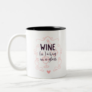 Taza Bicolor El vino gracioso es un abrazo en un vaso