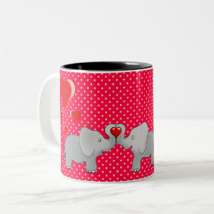 Taza Bicolor Elefantes románticos y corazones rojos sobre lunar