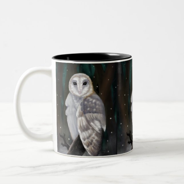 Taza Bicolor Elegancia ártica: Lechuza de nieve en los bosques  (Izquierda)