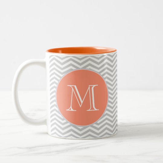 Taza Bicolor Elegante geometría de chevrón y monograma
