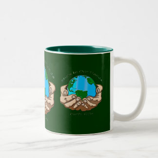 Taza Bicolor ELLA ESTÁ EN NUESTRA Colección DE MANOS