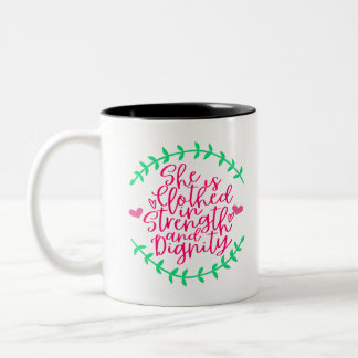 Taza Bicolor Ella está vestida de fuerza y dignidad -