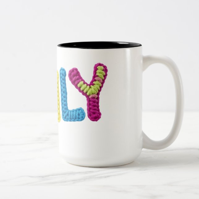 Taza Bicolor Emily Name in Vibrant Crochet Pattern (Derecha)