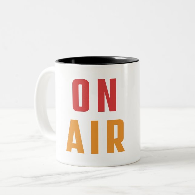 TAZA BICOLOR EN AIRE (Anverso izquierdo)