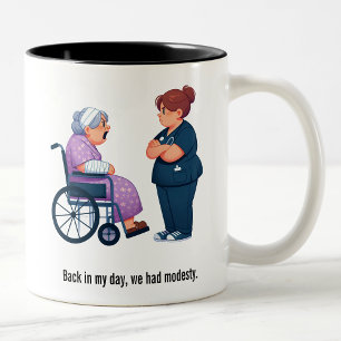 Taza Bicolor Enfermera De Cara Con Abuela Feisty