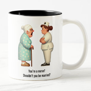 Taza Bicolor Enfermera De Cara Con Abuela Feisty