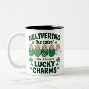Taza Bicolor Enfermera de encanto afortunado de parto y deliver