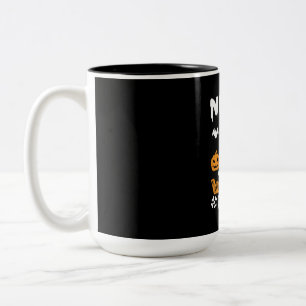 Taza Bicolor Enfermera De Halloween Por Bruja De Día Por Cumple