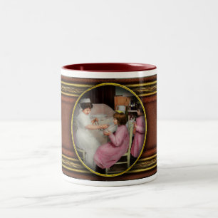 Taza Bicolor Enfermera - Jugando a enfermera 1918
