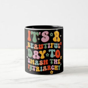 Taza Bicolor Es un bello día para aplastar al patriarcado