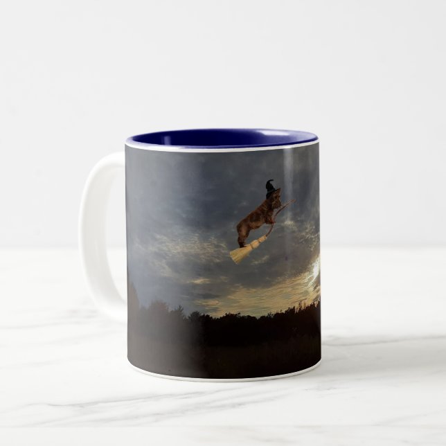 Taza Bicolor Es una bruja (Anverso izquierdo)