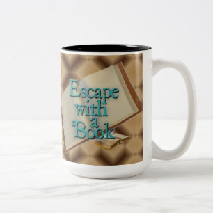 Taza Bicolor Escape Con Un Libro Marrón De Fondo De Diamante