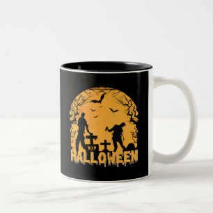 Taza Bicolor Escena de cementerio de Halloween con zombis, murc