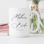 Taza Bicolor Escritura De La Madre De La Moda De Novia<br><div class="desc">El regalo de la Madre de la Novia incluye caligrafía de escritura a mano con escritura de escritura moderna.</div>