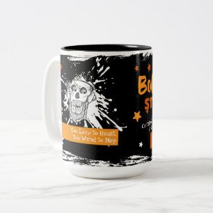Taza Bicolor Esqueleto de temporada espeluznante, cansado pero