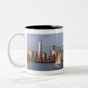 Taza Bicolor Esquina nocturna bajo Manhattan.JPEG