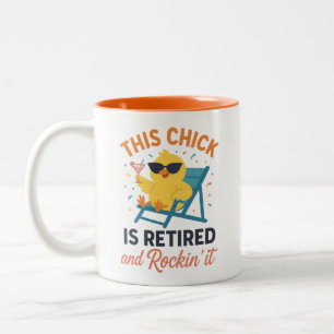 Taza Bicolor Esta chica está retirada y rockea
