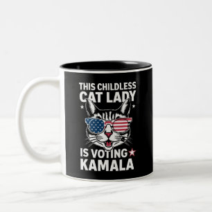 Taza Bicolor Esta Señora de Gatos sin Hijos está votando por Ka