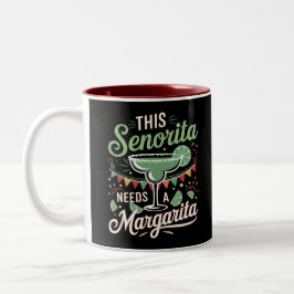 Taza Bicolor Esta señorita necesita una Margarita - Margarita L