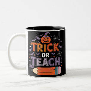 Taza Bicolor Están Comiendo Perros Y Gatos Y Mascotas Halloween