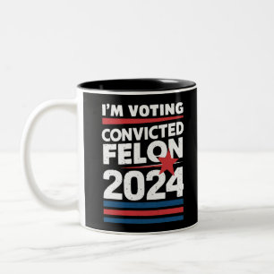 Taza Bicolor Estoy votando por el delincuente convicto Pro Trum