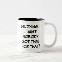 Estudiando... Nadie tiene tiempo para esa bruja