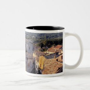 Taza Bicolor Europa, Francia, Bonnieux. La luz del atardecer ca