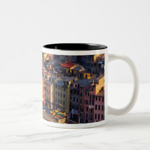 Taza Bicolor Europa, Italia, Cinque Terre. Pueblo de Vernazza