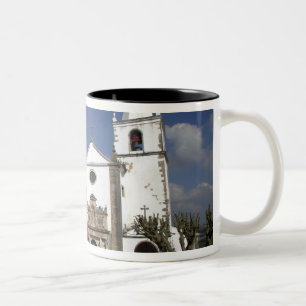 Taza Bicolor Europa, Portugal, Obidos. Iglesia de Santa Maria e