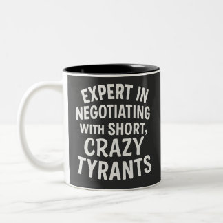 Taza Bicolor Experto en Negociar con Tiranos Cortos y Locos Div