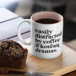Taza Bicolor Fácilmente distrado por Personalizado de dramas co
