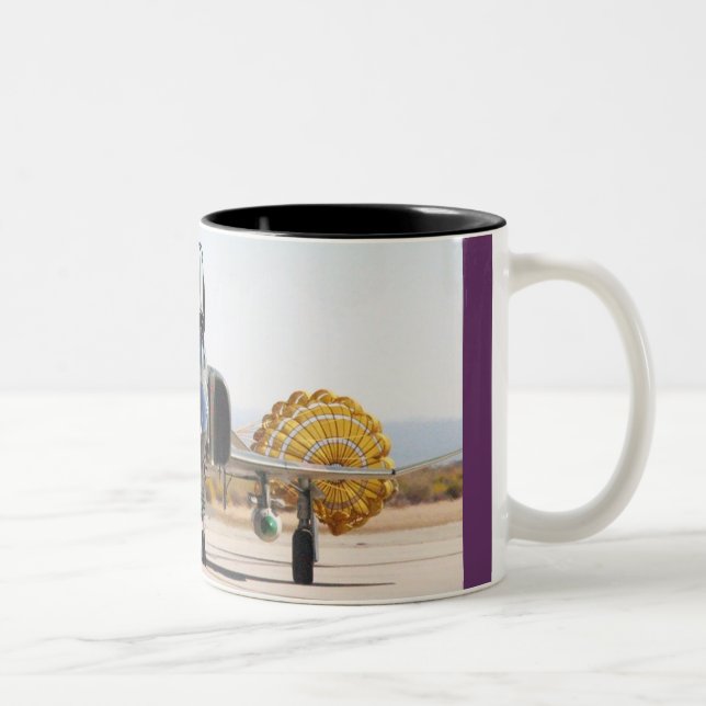 Taza Bicolor Fantasma F-4 con el paracaídas freno (Derecha)