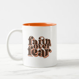 Taza Bicolor Fe sobre miedo Inspiración cristiana retro moderna