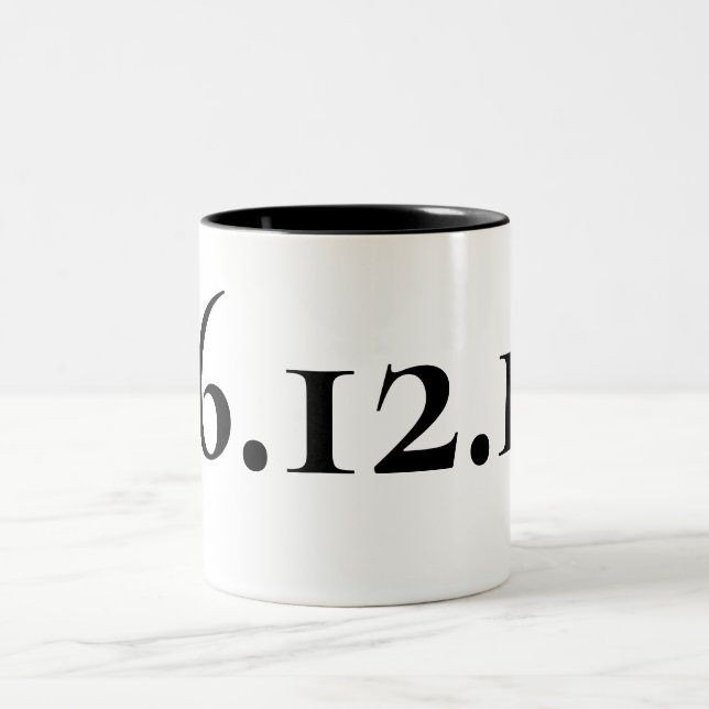 Taza Bicolor Fecha especial personalizada en blanco y negro (Centro)