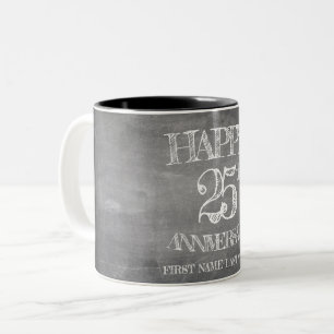 Taza Bicolor Feliz 25 aniversario en pizarra