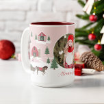 Taza Bicolor Festividad de la foto de la granja de árboles de n<br><div class="desc">Celebra la época mágica y festiva de las fiestas con nuestro fotógrafo personalizado. Nuestro vintage diseño navideño presenta un paisaje de granja de árboles de Navidad, este patrón de Navidades incorpora una escena de Navidades agrícolas que incluye una casa de campo, un granero rojo, niños jugando y arrojando bolas de...</div>